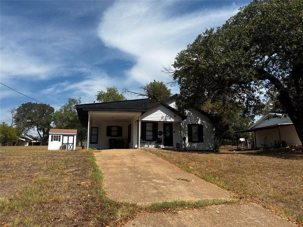 109 & 105 E Leon Street, Gatesville, TX 76528 109 & 105 E Leon Street, Gatesville, TX 76528
