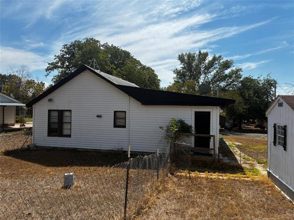 109 & 105 E Leon Street, Gatesville, TX 76528 109 & 105 E Leon Street, Gatesville, TX 76528