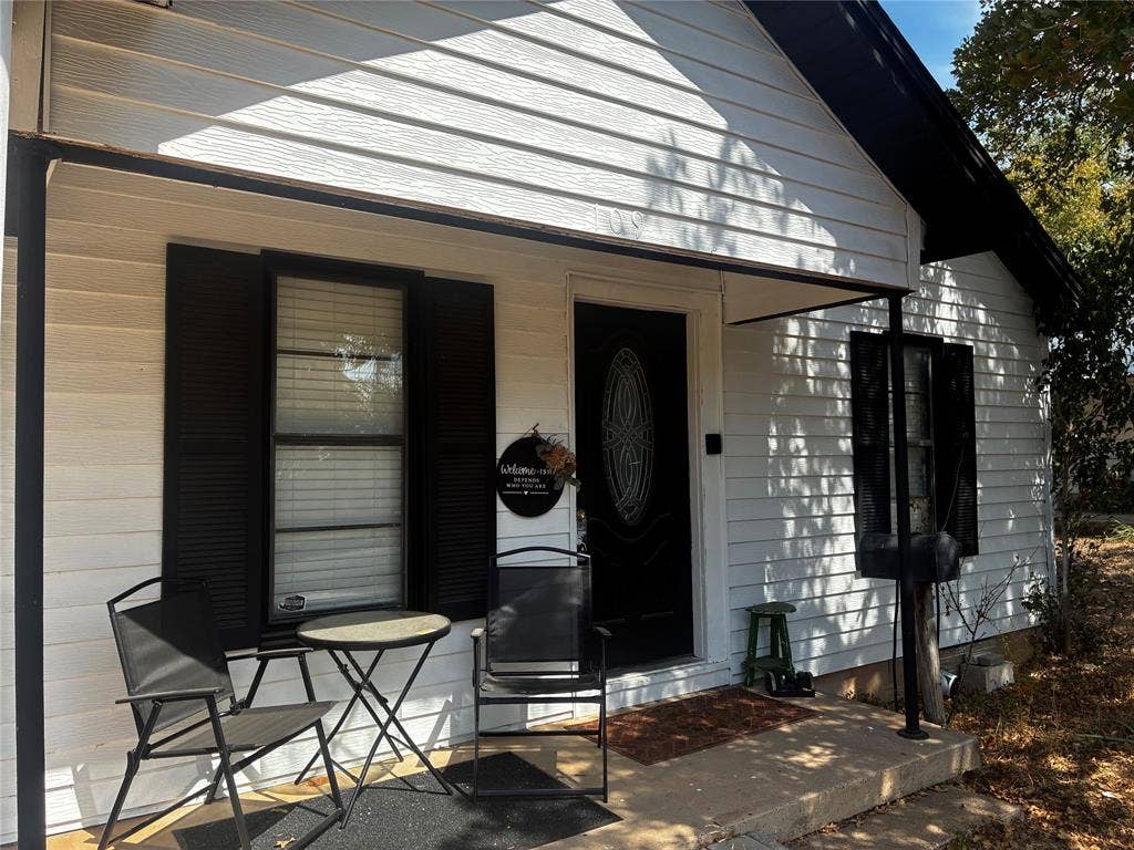 109 & 105 E Leon Street, Gatesville, TX 76528 109 & 105 E Leon Street, Gatesville, TX 76528