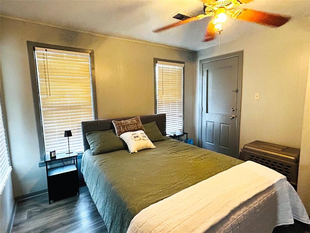 109 & 105 E Leon Street, Gatesville, TX 76528 109 & 105 E Leon Street, Gatesville, TX 76528