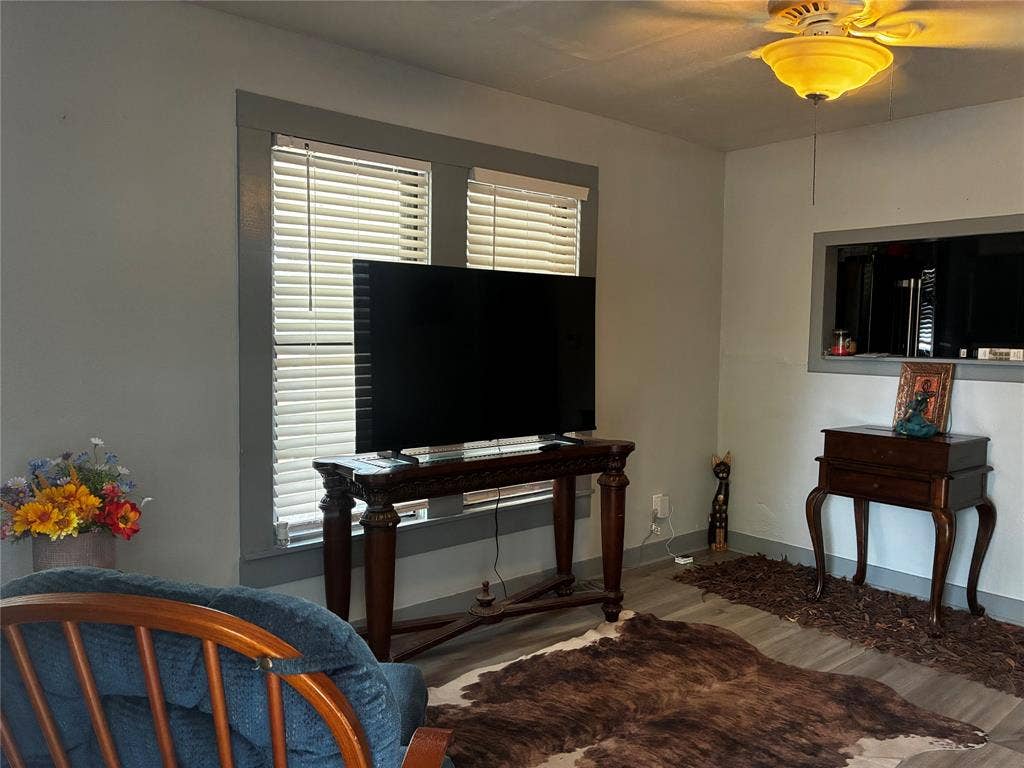 109 & 105 E Leon Street, Gatesville, TX 76528 109 & 105 E Leon Street, Gatesville, TX 76528