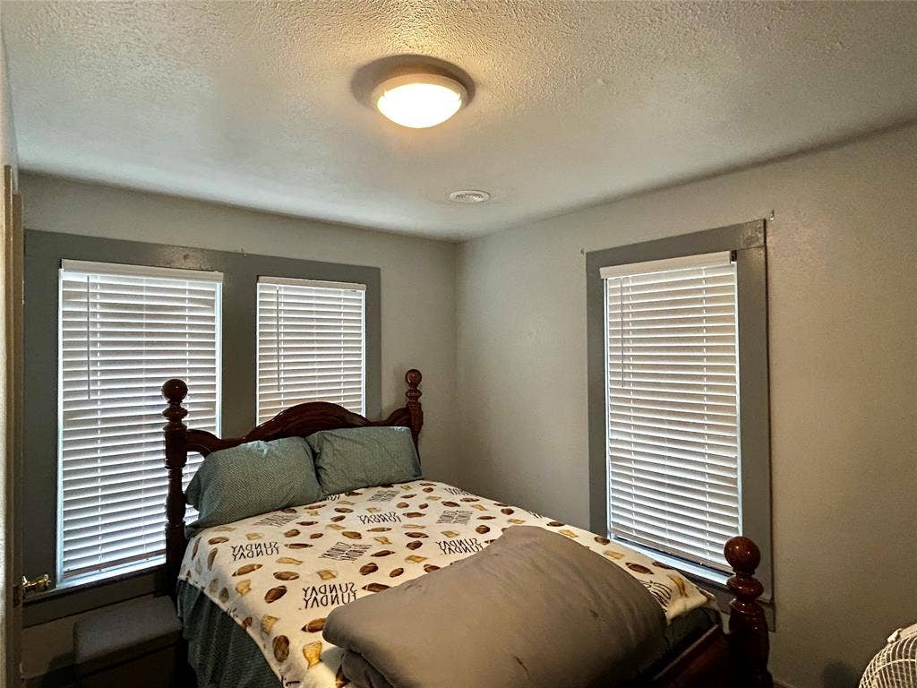 109 & 105 E Leon Street, Gatesville, TX 76528 109 & 105 E Leon Street, Gatesville, TX 76528