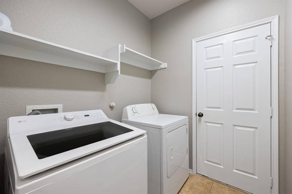 1275 Mission, Rockwall, TX 75087 Utility room with washer and dryer