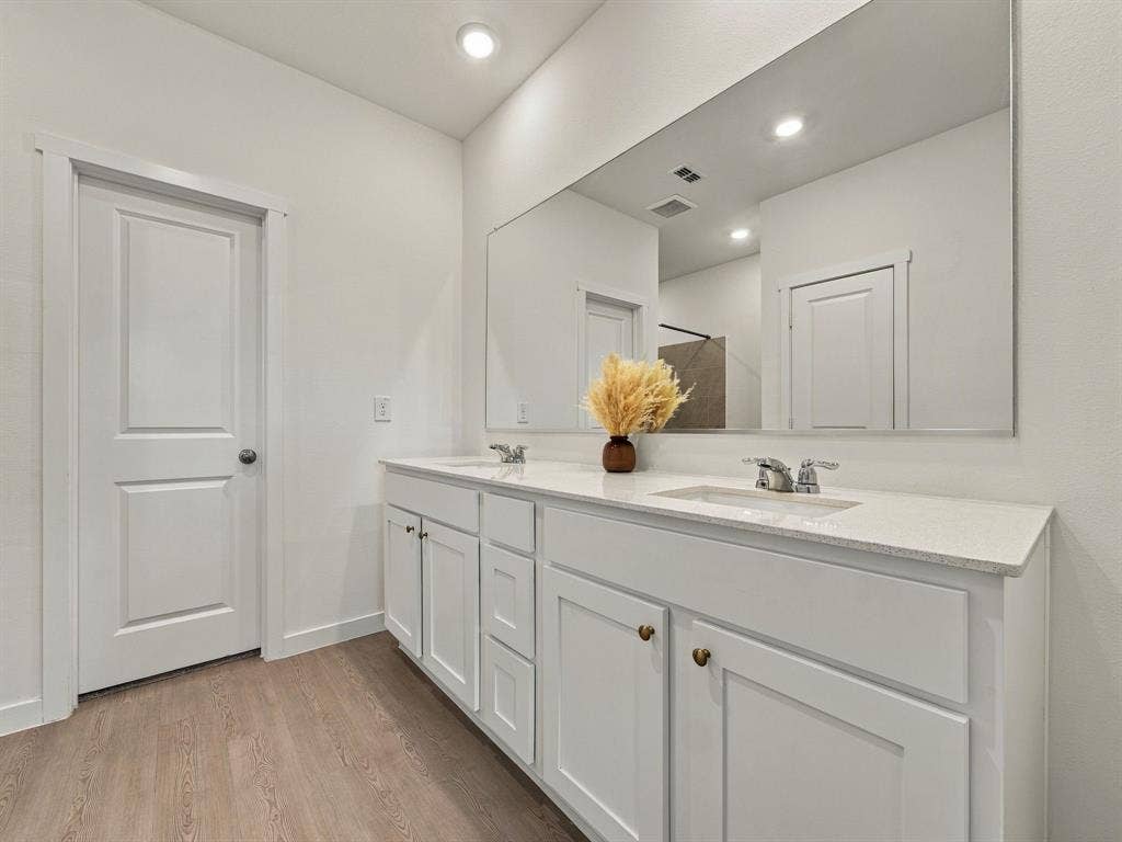 1818 Holden Drive, Cedar Hill, TX 75104 1818 Holden Drive, Cedar Hill, TX 75104