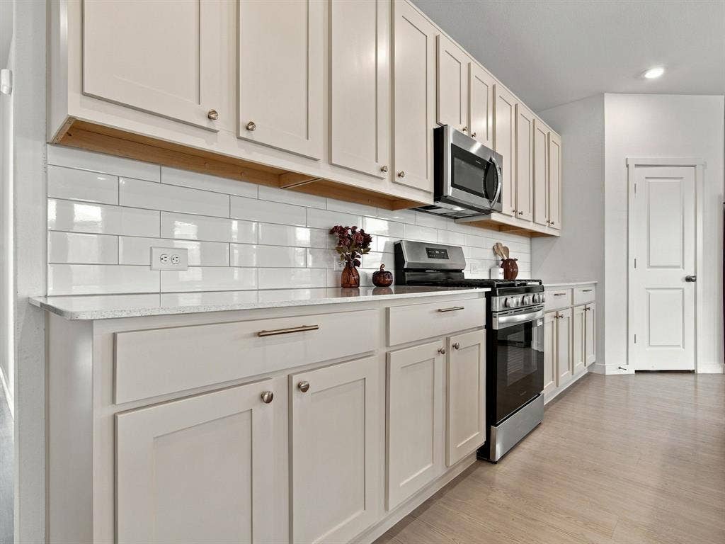 1818 Holden Drive, Cedar Hill, TX 75104 1818 Holden Drive, Cedar Hill, TX 75104