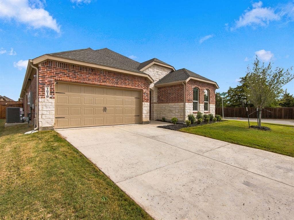1818 Holden Drive, Cedar Hill, TX 75104 1818 Holden Drive, Cedar Hill, TX 75104