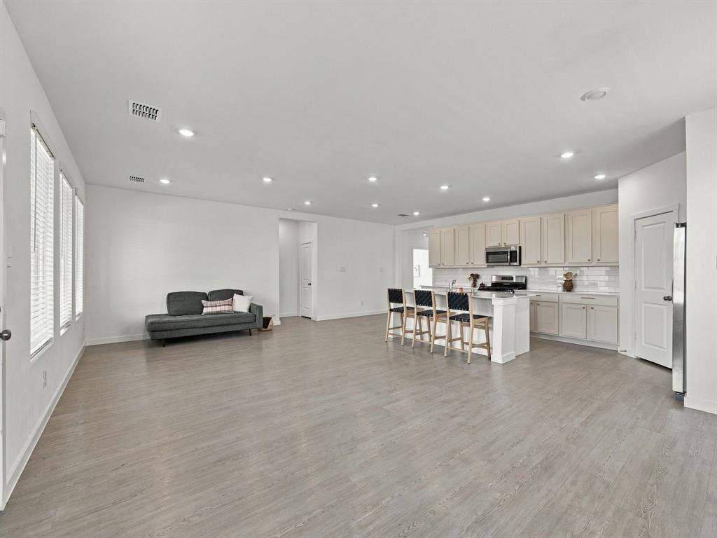 1818 Holden Drive, Cedar Hill, TX 75104 1818 Holden Drive, Cedar Hill, TX 75104