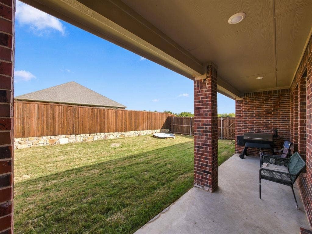 1818 Holden Drive, Cedar Hill, TX 75104 1818 Holden Drive, Cedar Hill, TX 75104