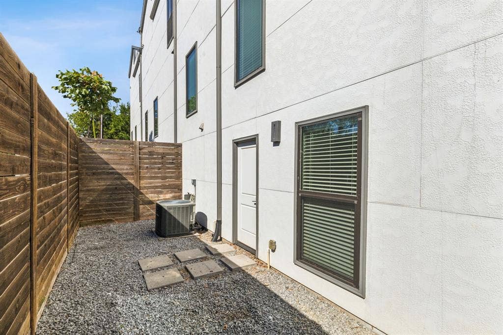 1921 California Drive, #2, Dallas, TX 75204 1921 California Drive, #2, Dallas, TX 75204