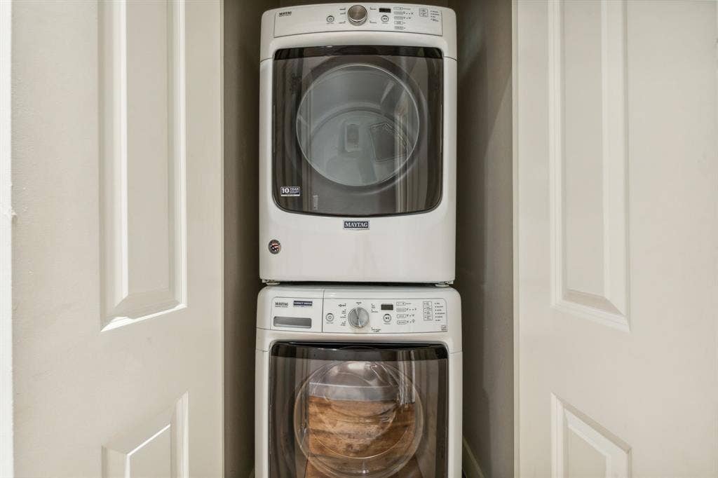 1921 California Drive, #2, Dallas, TX 75204 Washer and dryer included