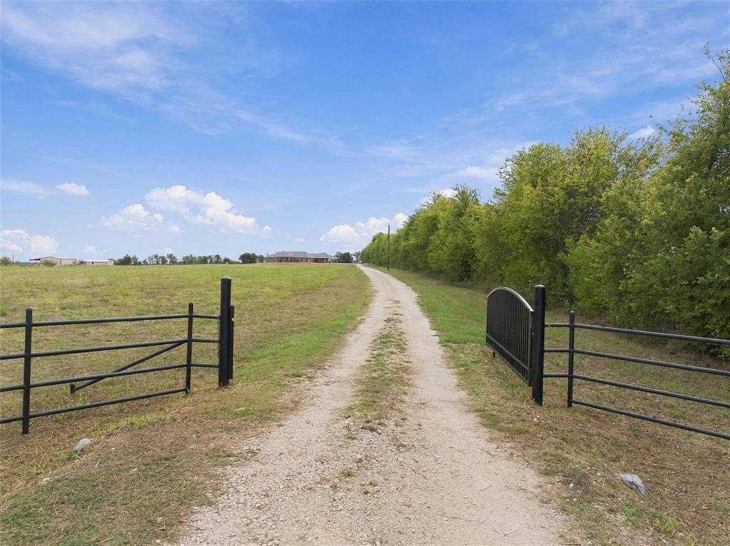 4948 Woodlawn Drive, Lorena, TX 76655 4948 Woodlawn Drive, Lorena, TX 76655