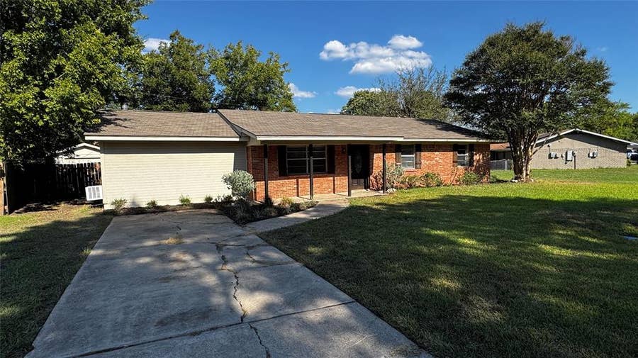 Property photo for 3515 Kings Circle, Corsicana, TX