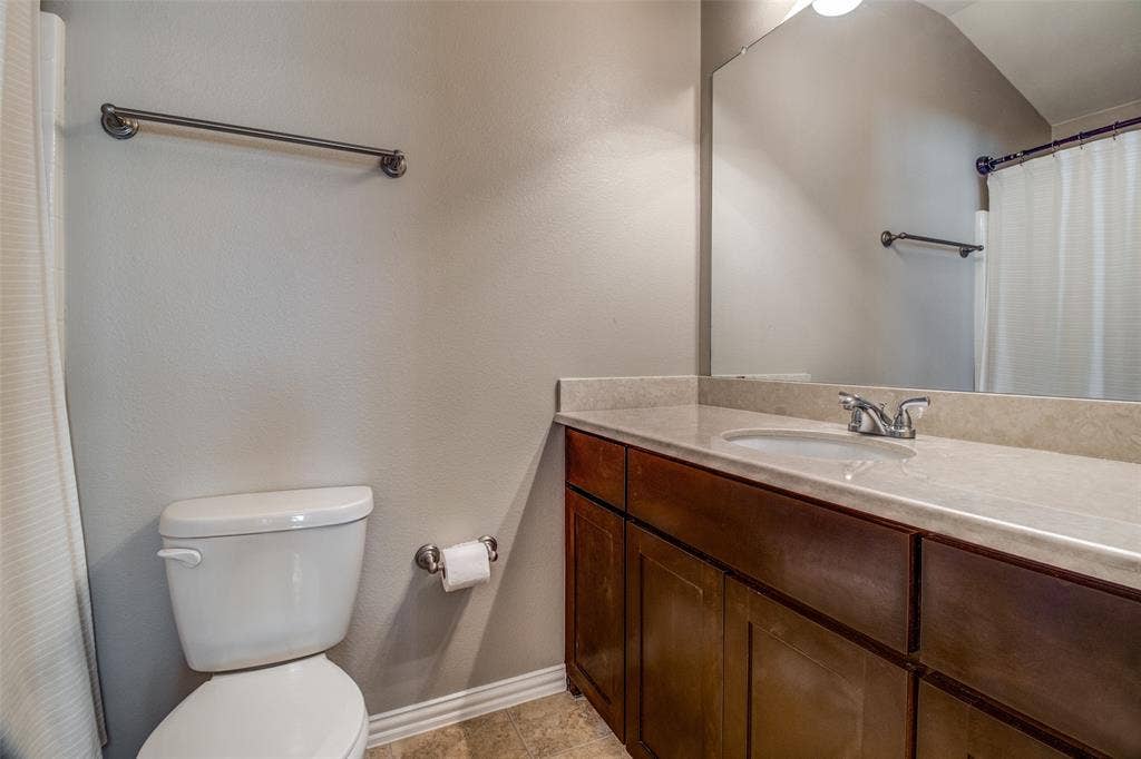 310 N Chestnut Street, #4, McKinney, TX 75069 310 N Chestnut Street, #4, McKinney, TX 75069
