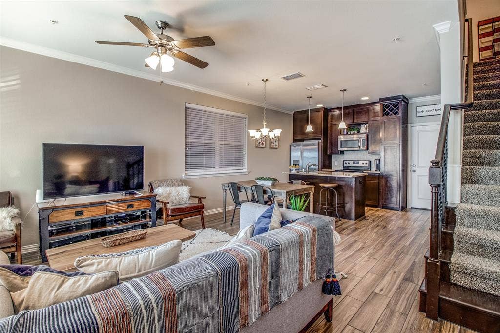 310 N Chestnut Street, #4, McKinney, TX 75069 310 N Chestnut Street, #4, McKinney, TX 75069