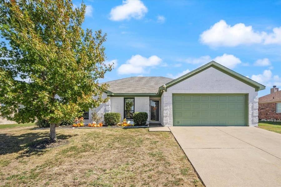 Property photo for 1218 Beacon Hill Drive, Midlothian, TX