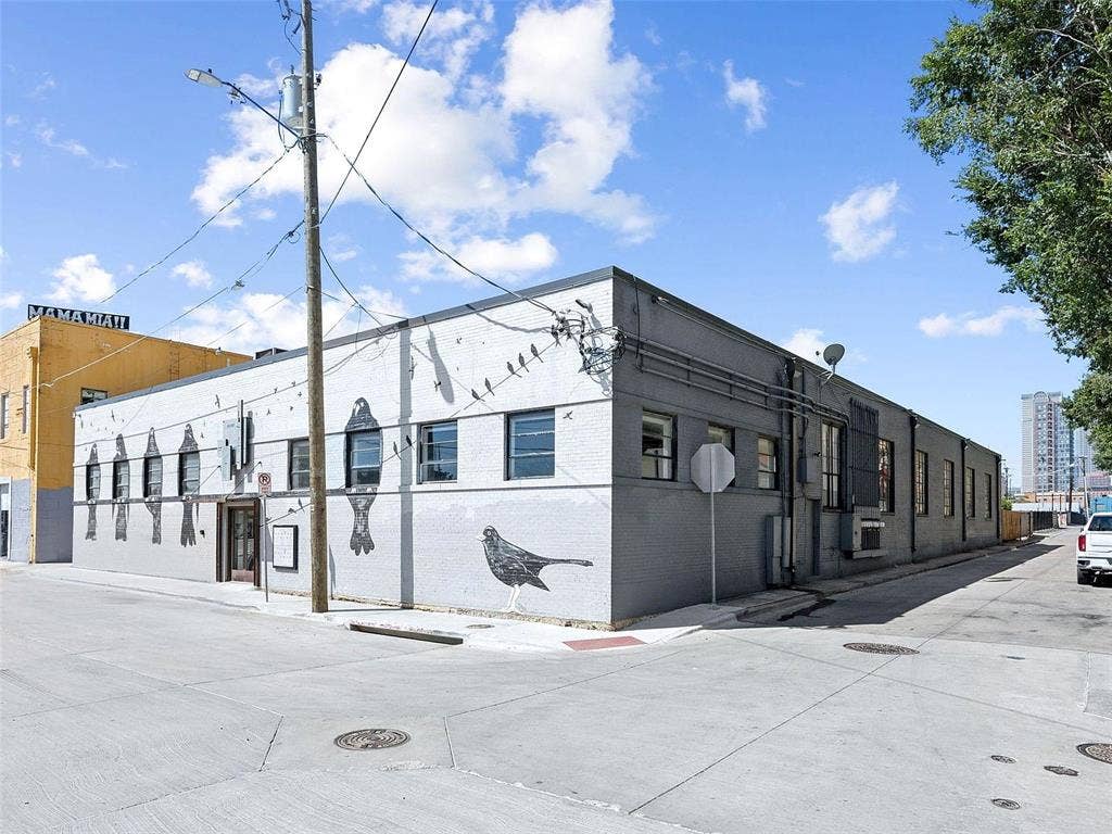 215 N Walton Street, #2, Dallas, TX 75226 Commercial structure featuring a painted masonry exterior, multiple rectangular window openings, and street-level access