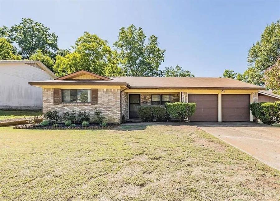 Property photo for 1112 Paula Drive, Arlington, TX
