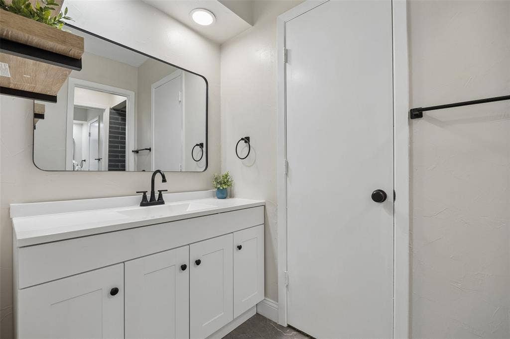 5608 Newman Drive, North Richland Hills, TX 76180 5608 Newman Drive, North Richland Hills, TX 76180