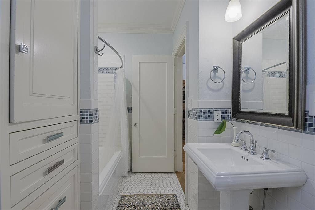 201 Overhill Drive, Waxahachie, TX 75165 201 Overhill Drive, Waxahachie, TX 75165