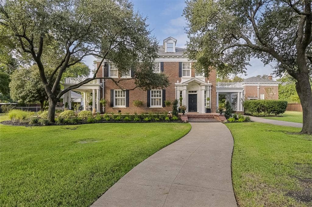 201 Overhill Drive, Waxahachie, TX 75165 201 Overhill Drive, Waxahachie, TX 75165