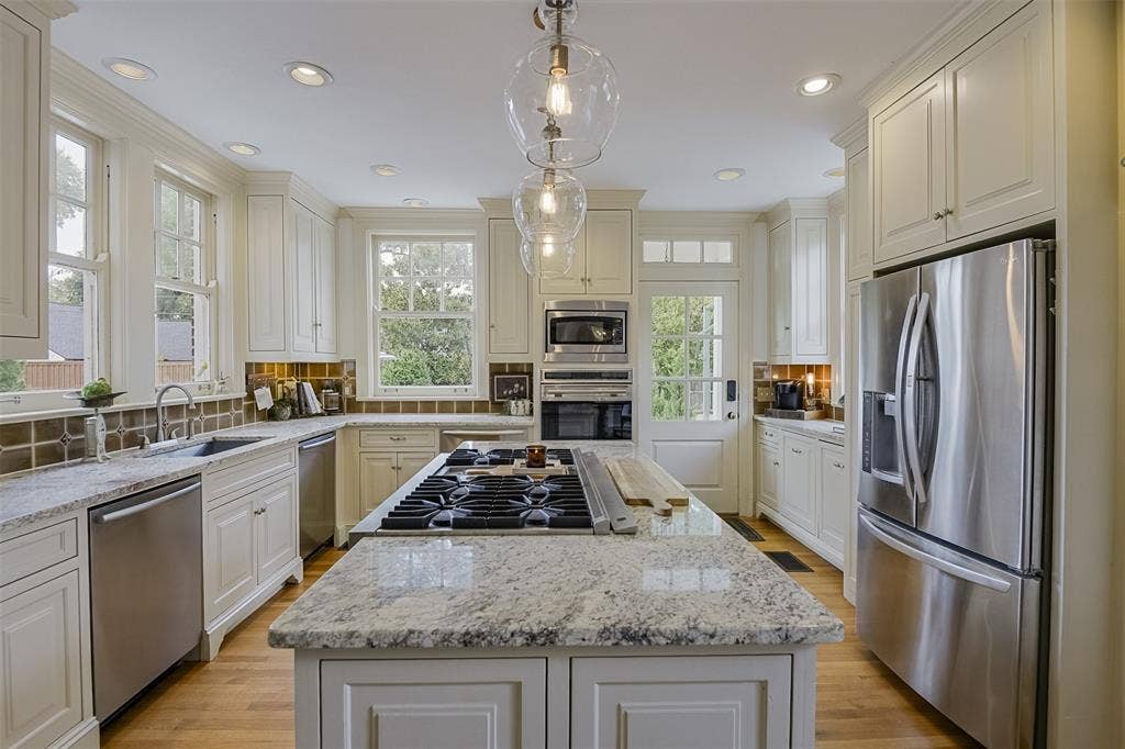 201 Overhill Drive, Waxahachie, TX 75165 201 Overhill Drive, Waxahachie, TX 75165