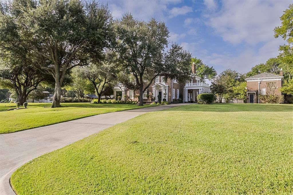 201 Overhill Drive, Waxahachie, TX 75165 201 Overhill Drive, Waxahachie, TX 75165
