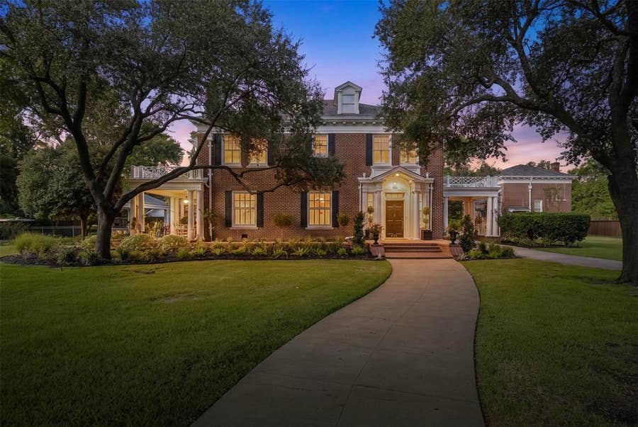 Property photo for 201 Overhill Drive, Waxahachie, TX