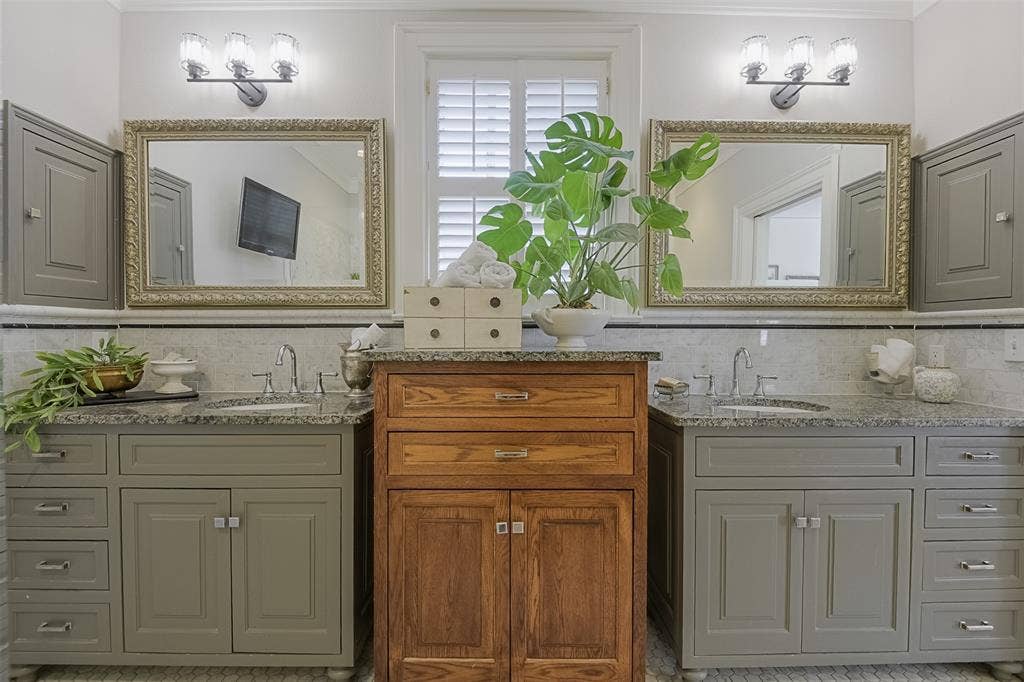 201 Overhill Drive, Waxahachie, TX 75165 201 Overhill Drive, Waxahachie, TX 75165