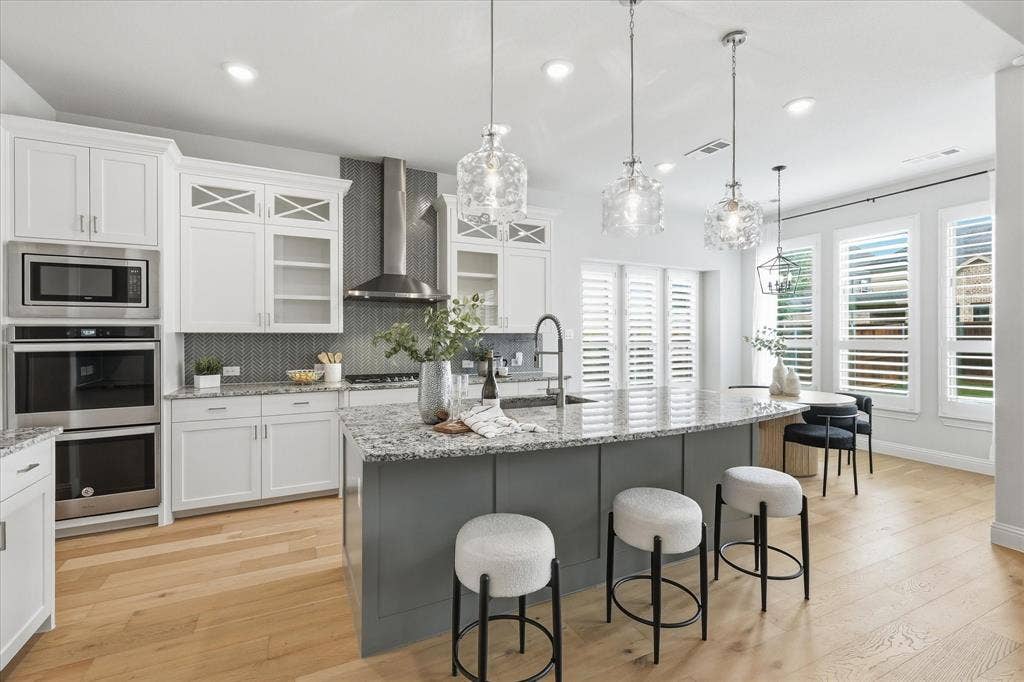 What a kitchen, easy living in a Canyon Falls classic!