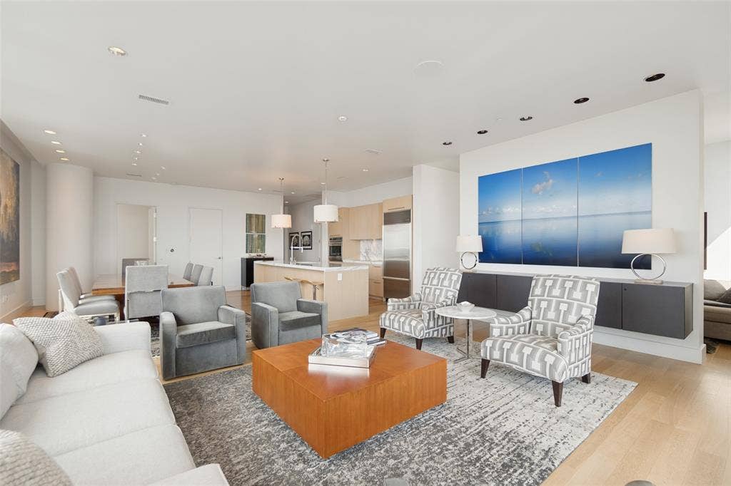 2200 Victory Avenue, #1705, Dallas, TX 75219 2200 Victory Avenue, #1705, Dallas, TX 75219