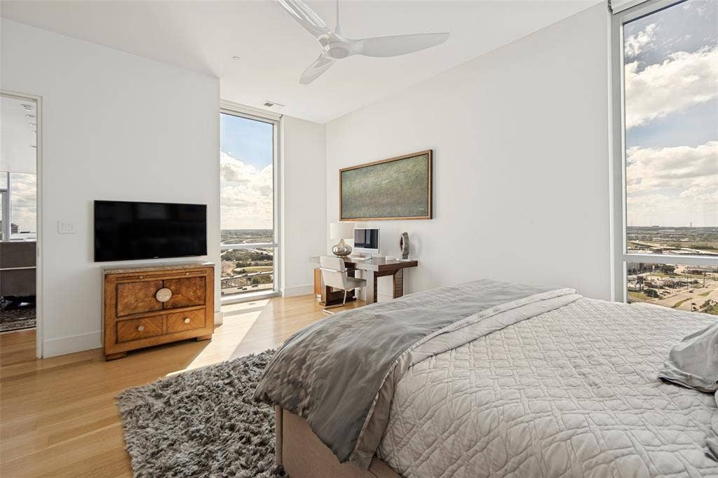 2200 Victory Avenue, #1705, Dallas, TX 75219 2200 Victory Avenue, #1705, Dallas, TX 75219