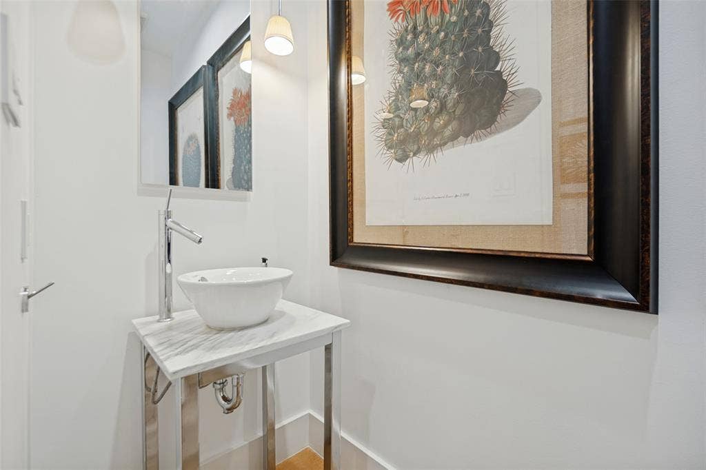 2200 Victory Avenue, #1705, Dallas, TX 75219 2200 Victory Avenue, #1705, Dallas, TX 75219