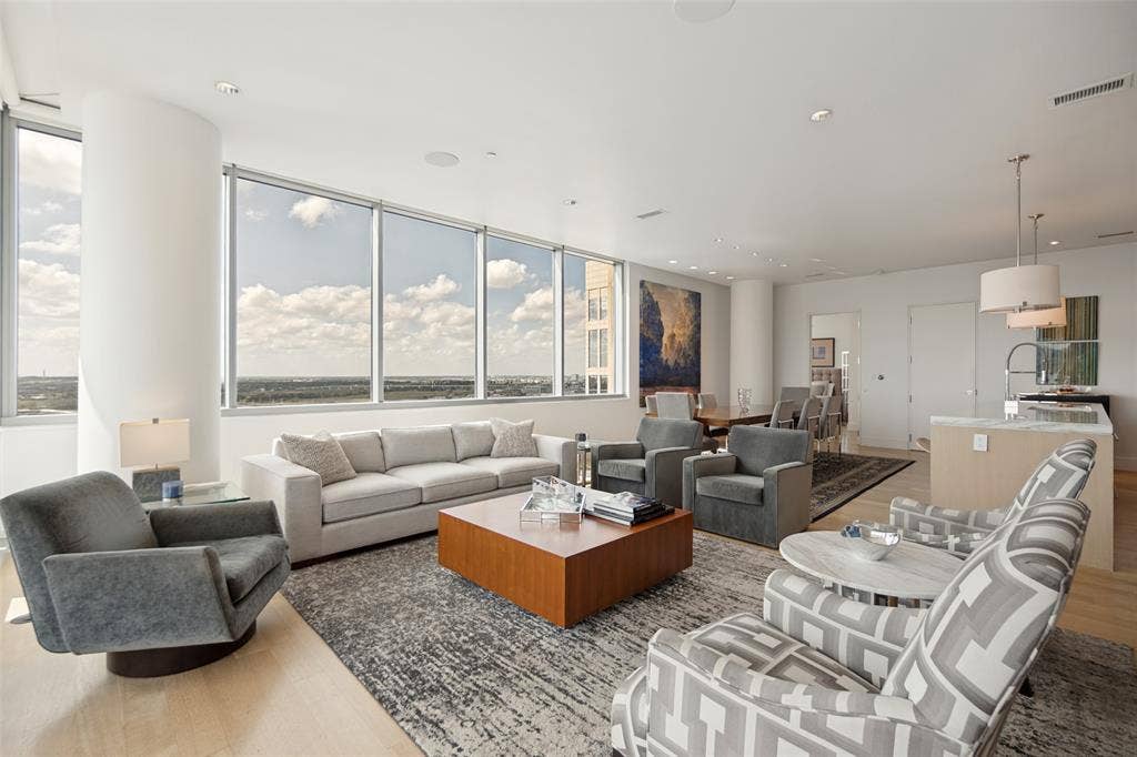 2200 Victory Avenue, #1705, Dallas, TX 75219 2200 Victory Avenue, #1705, Dallas, TX 75219