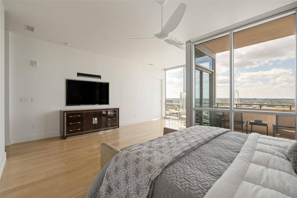 2200 Victory Avenue, #1705, Dallas, TX 75219 2200 Victory Avenue, #1705, Dallas, TX 75219