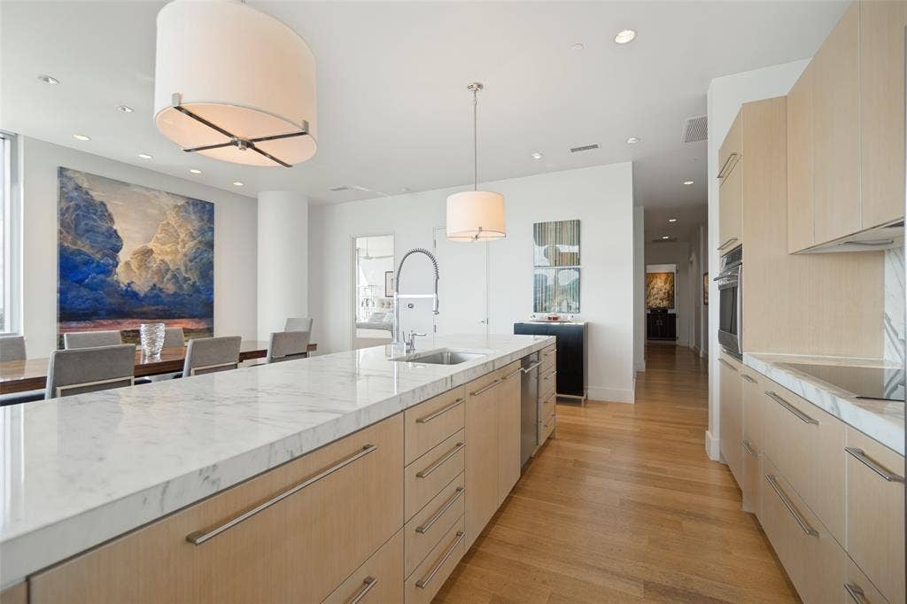 2200 Victory Avenue, #1705, Dallas, TX 75219 2200 Victory Avenue, #1705, Dallas, TX 75219