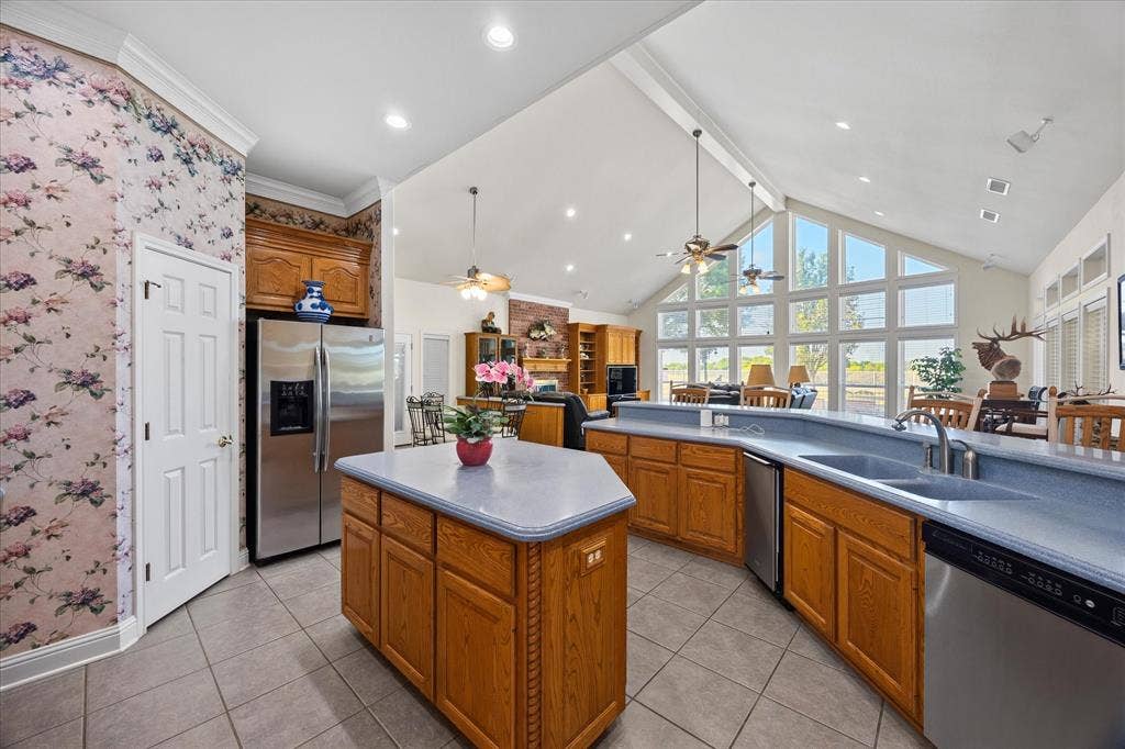 351 County Road 3378, Emory, TX 75440