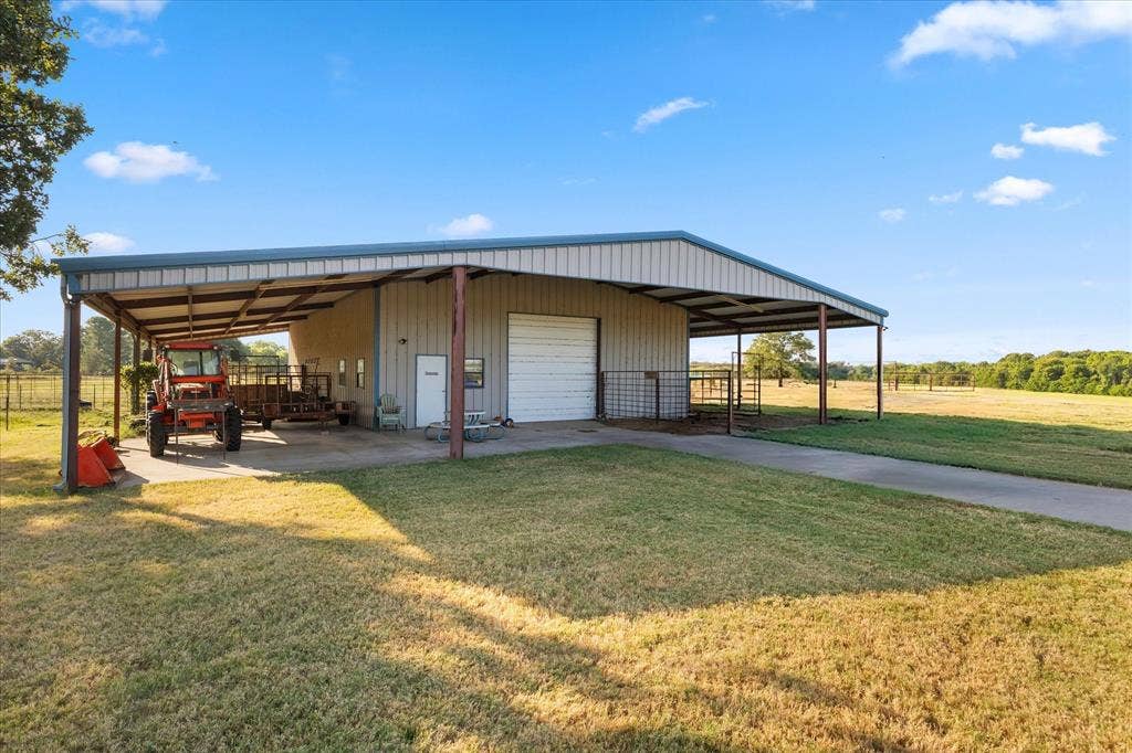 351 County Road 3378, Emory, TX 75440