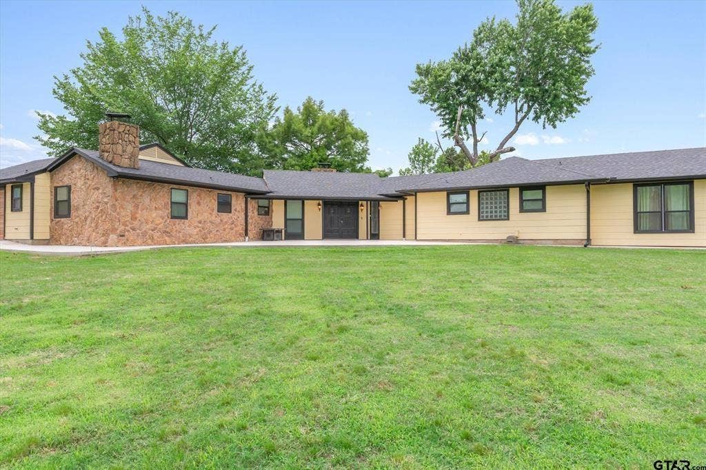 1203 N Spring Street, Grand Saline, TX 75140