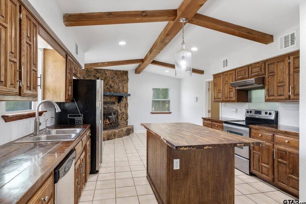 1203 N Spring Street, Grand Saline, TX 75140