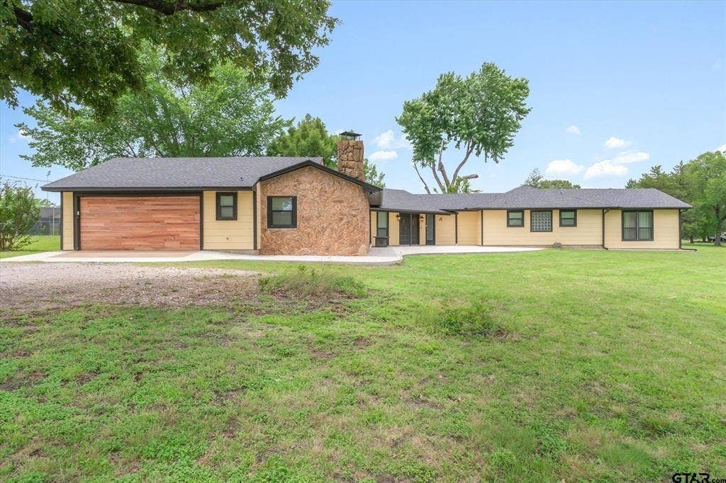 1203 N Spring Street, Grand Saline, TX 75140