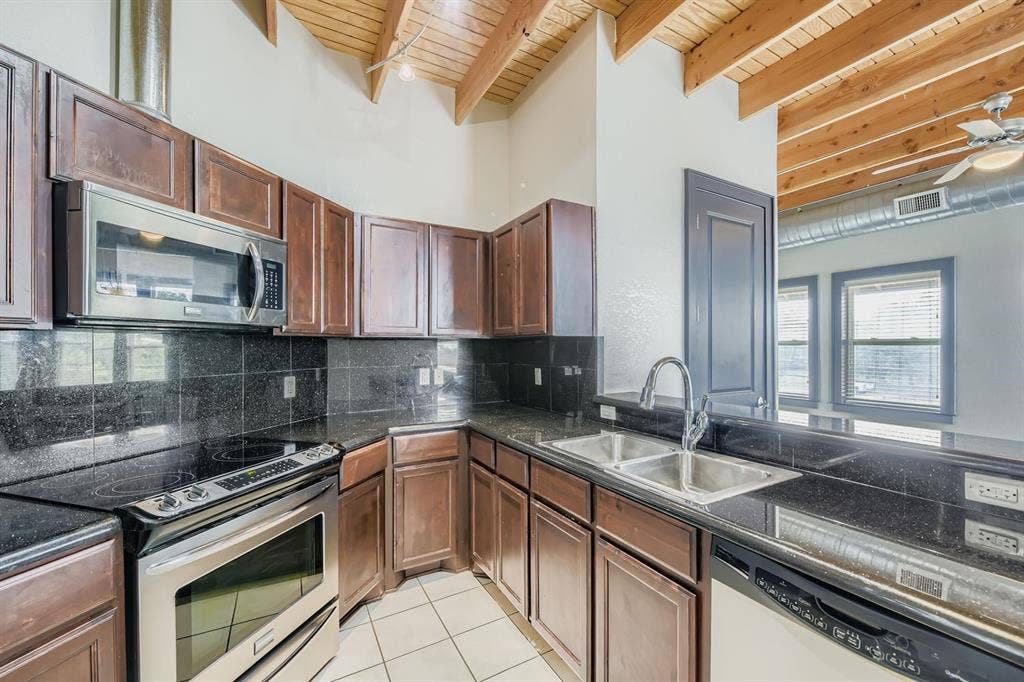 928 Lipscomb Street, #206, Fort Worth, TX 76104