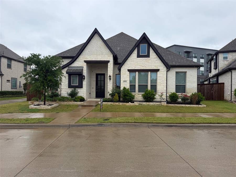 Property photo for 12513 Royal Oaks Lane, Farmers Branch, TX