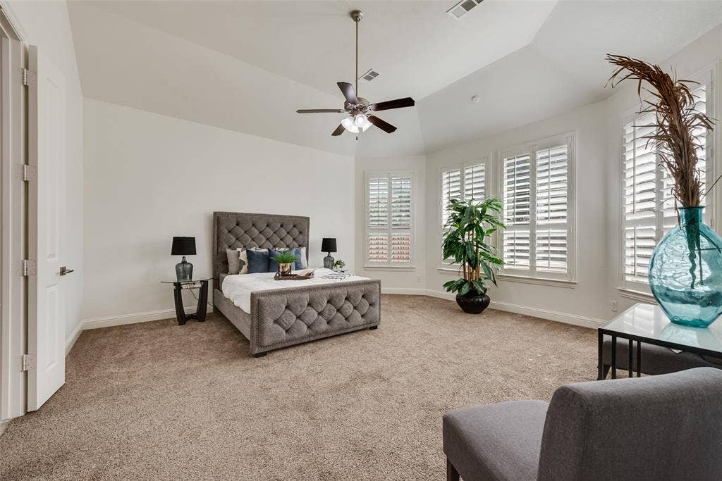 Spacious, quiet and private owners retreat.