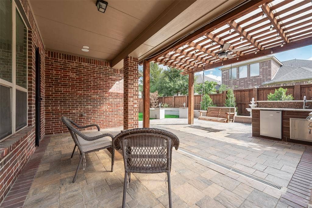 Spacious fully covered patio.