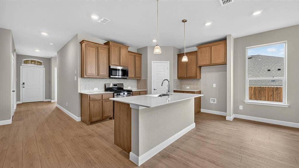 113 RINGTRAIL Drive, Rhome, TX 76078