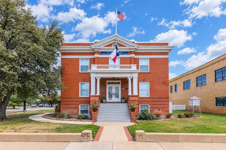 Property photo for 1466 N 1st Street, Abilene, TX
