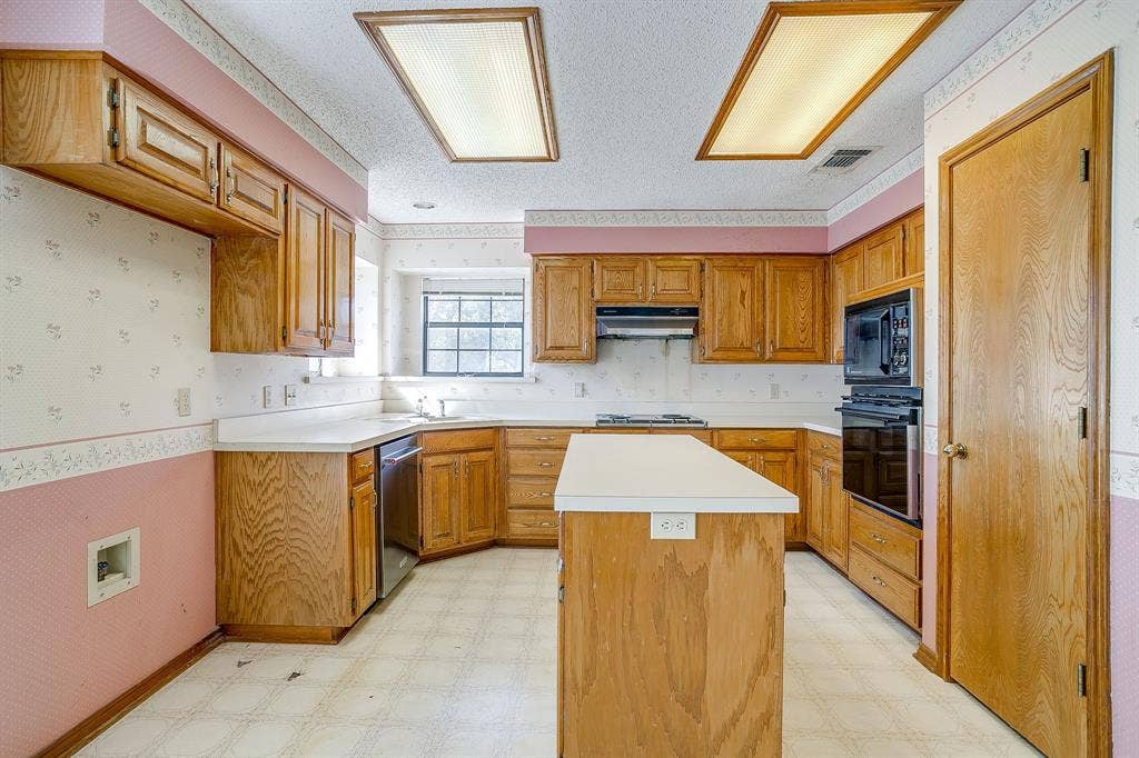 101 Royal Oak Drive, Aledo, TX 76008 101 Royal Oak Drive, Aledo, TX 76008