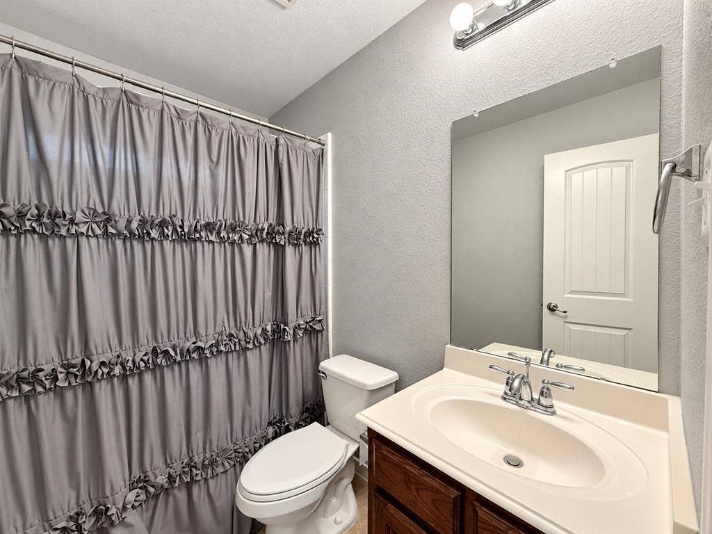 1509 Enchanted Rock Trail, McKinney, TX 75072 hall bath