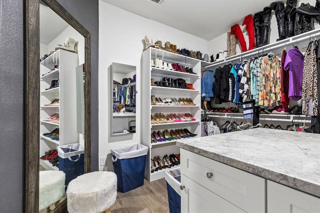 4308 Henderson Avenue, North Richland Hills, TX 76180 Enjoy getting ready every morning!