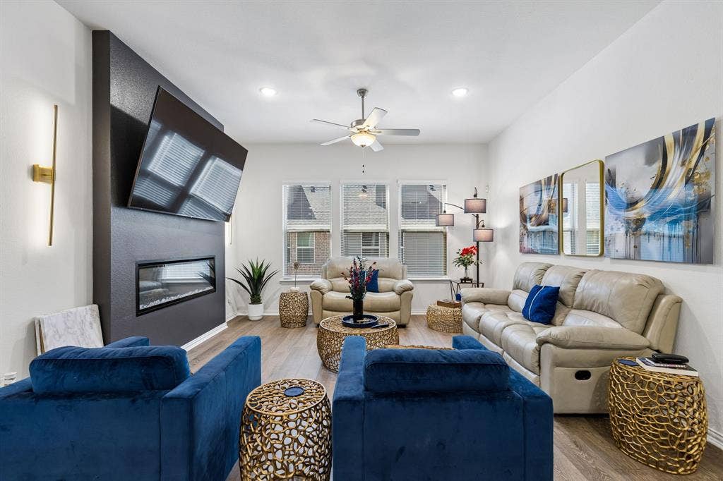 4308 Henderson Avenue, North Richland Hills, TX 76180 Light and Bright